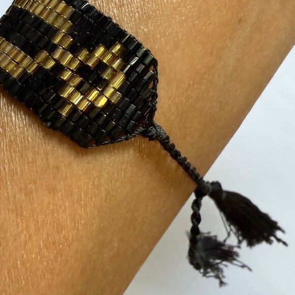 🖤 Black & Gold XOXO Beaded Stretch Bracelet | Adjustable Pull String - Picture 2 of 6